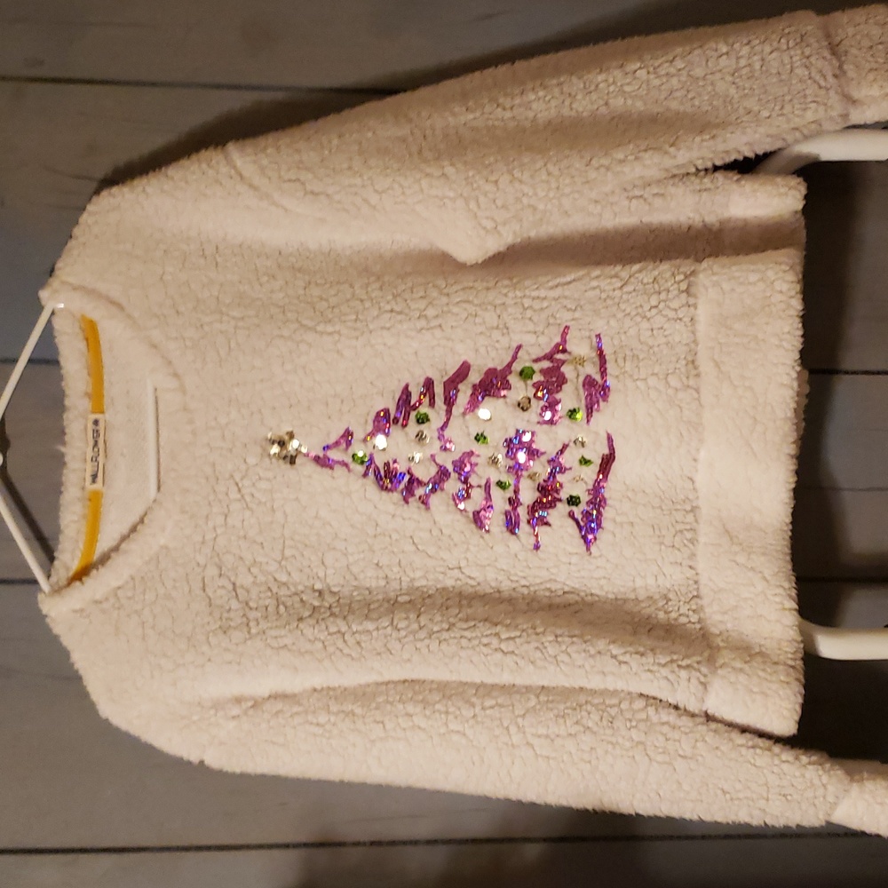 NWOT CHRISTMAS PUFFY SHIRT SIZE MED. EXCELLENT